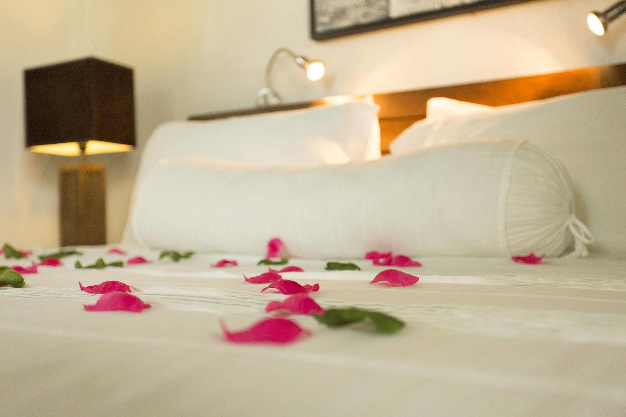 เอสปรี ลิเบรอ เรสเทอรองต์ แอนด์ เกสท์เฮาส์ Hotel กรองด์เบย์ ภายนอก รูปภาพ